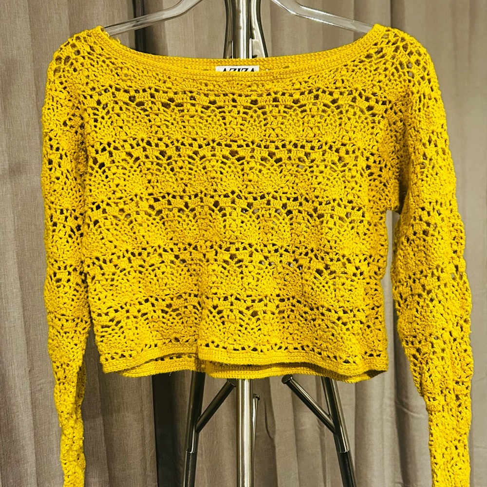 - 🌼 Lovely vintage crochet mustard yellow crop sweater by Aziza.‎